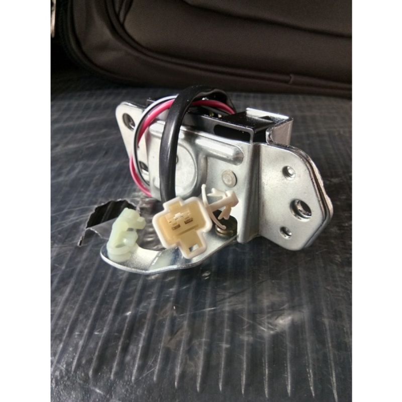 Doorlock bagasi belakang kijang kapsul 7k