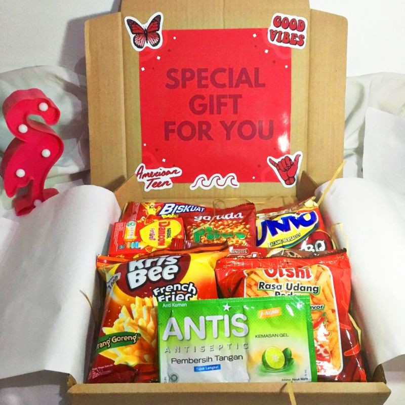 

SNACK BOX TEMA MERAH (RED) UKURAN MEDIUM