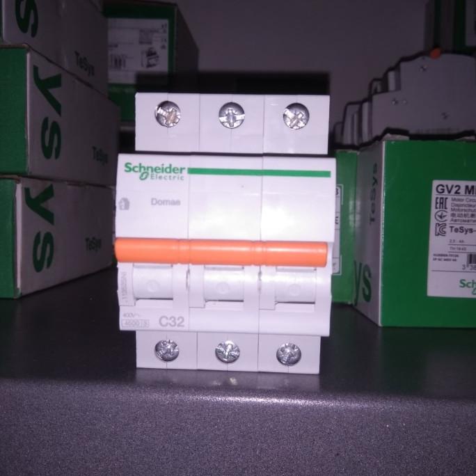 Mcb Schneider 3 phase 32a Domae
