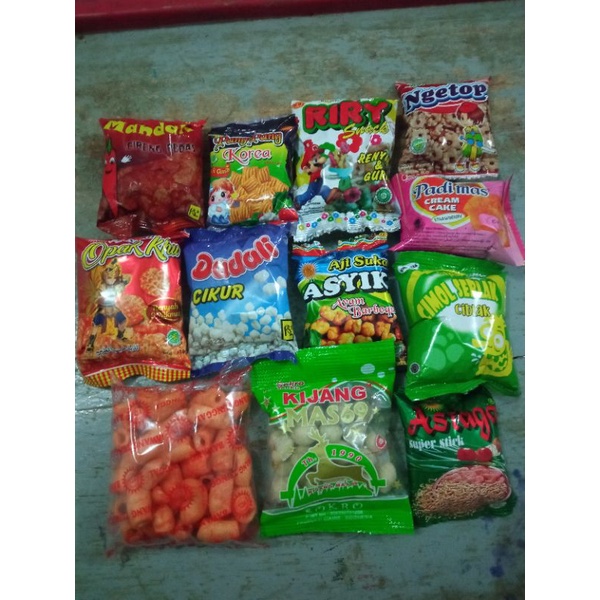 

Paket cemilan jadul jajanan jadul makanan ringan jadul 10 pcs