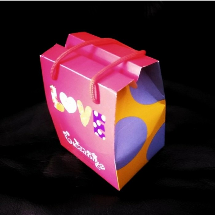 

Kotak Kado Mini Karton Merah Motif Tulisan "Love" dan "Wedding