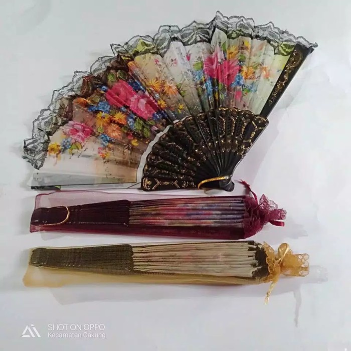 SOUVENIR PERNIKAHAN KIPAS SPANYOL hitam