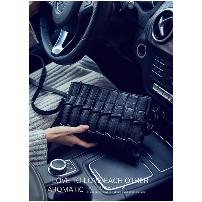 tas selempang model sederhana warna hitam tali wanita clutch premium