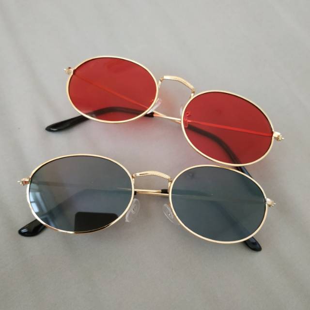 Kacamata Hitam Oval 90s