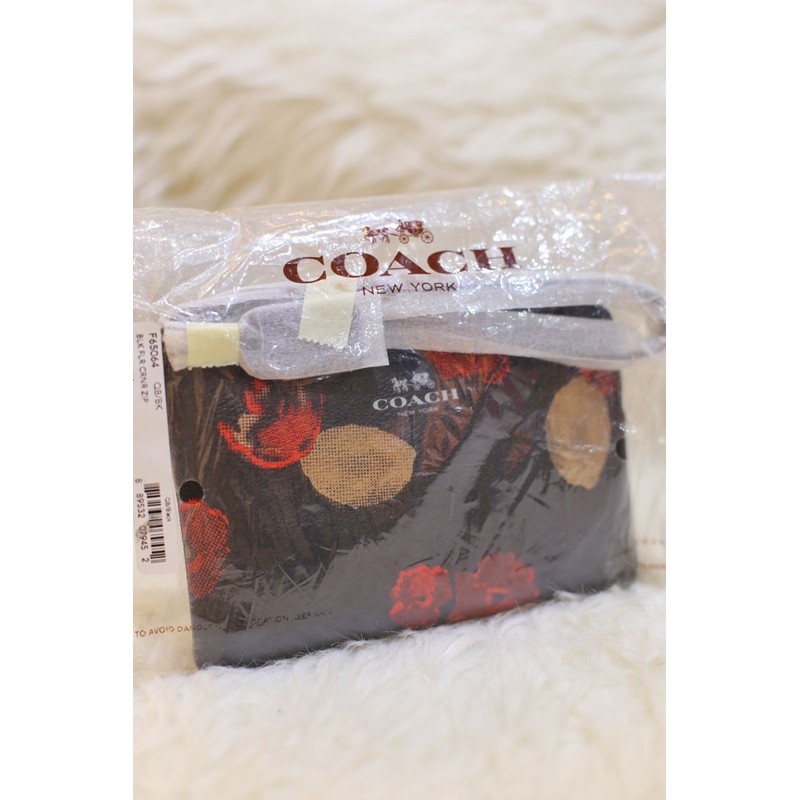 dompet kecil Coach Floral Embossed Wristlet (NBU)