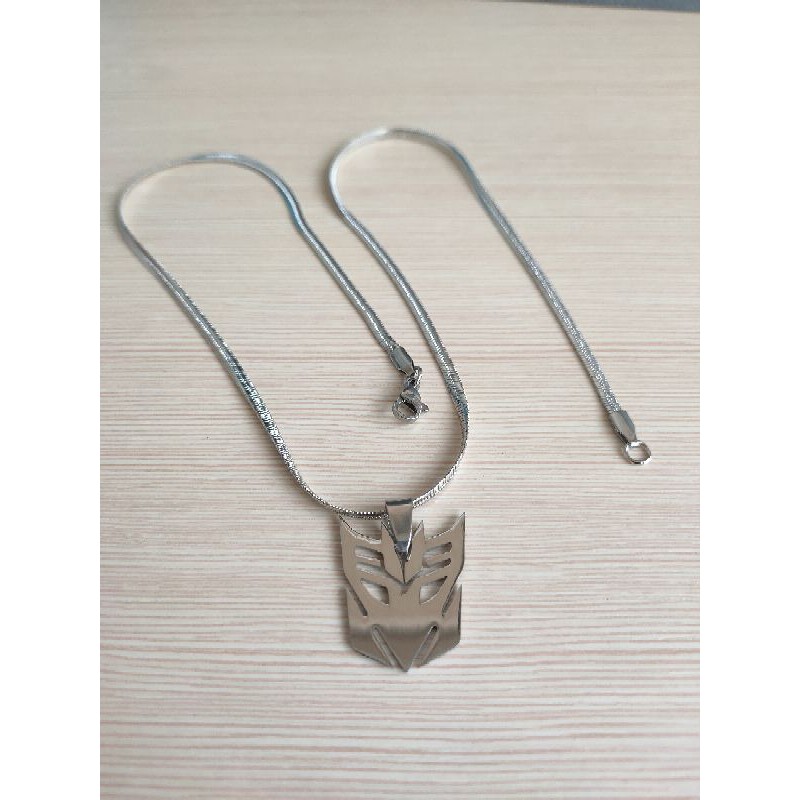 Liontin Titanium Silver Model Lambang