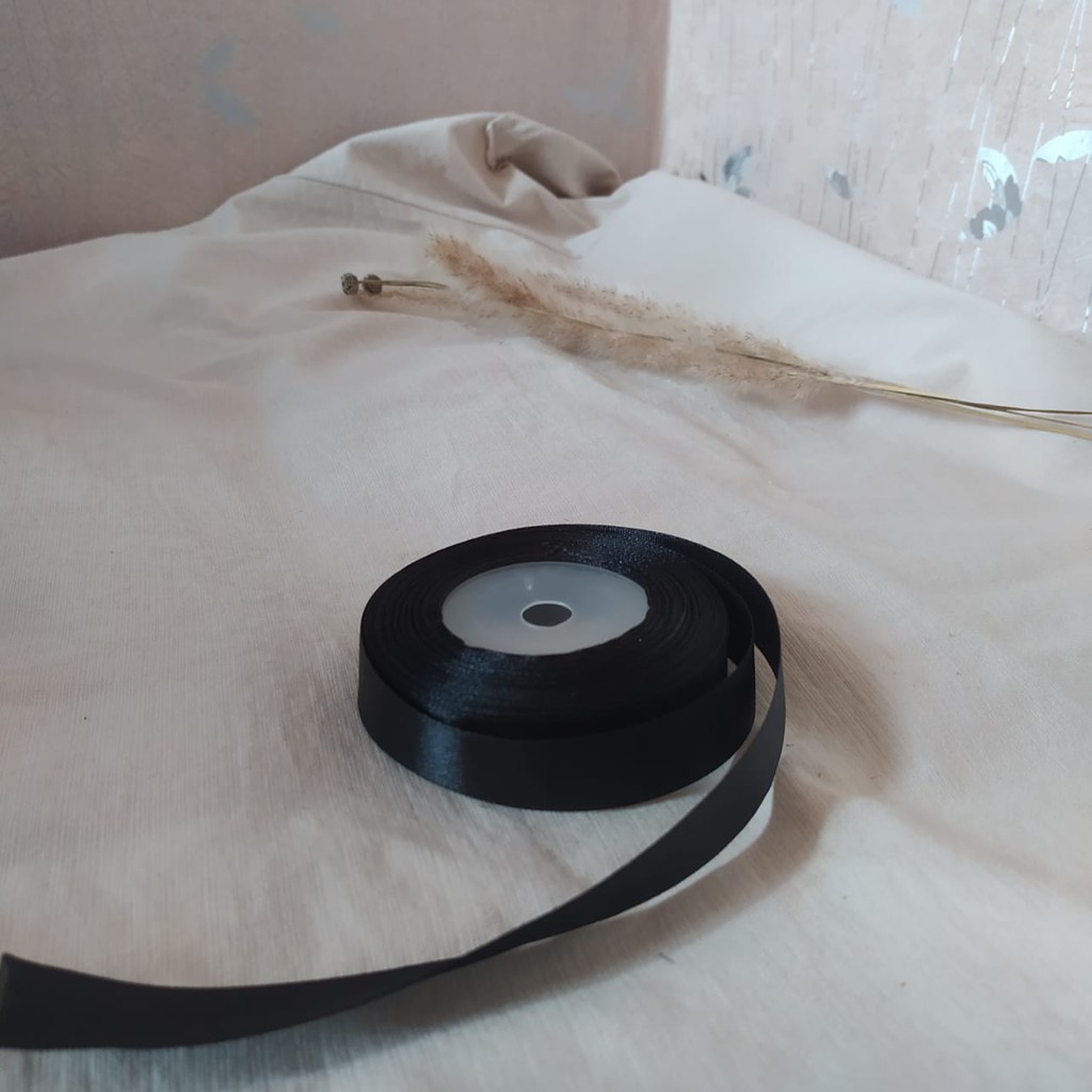 

Pita Satin Hitam 2cm [Anandaru Gift] Harga Permeter