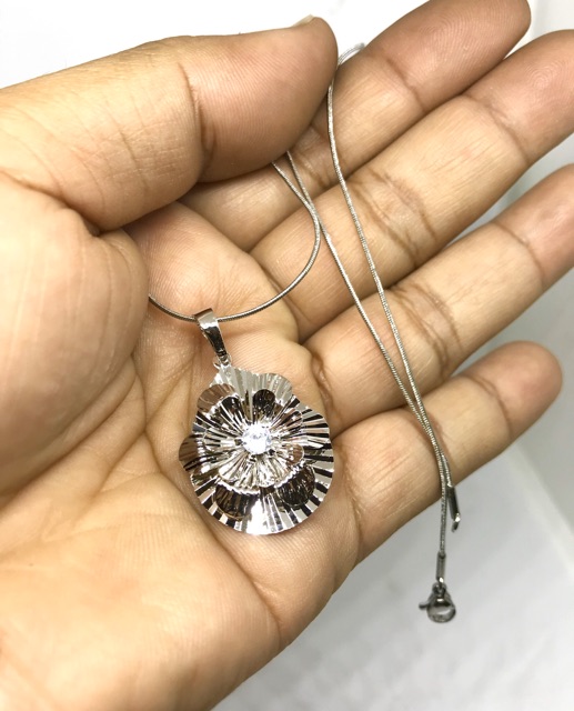 Leontin kalung untuk wanita // leontin + kalung // kalung // leontin // perhiasan // lapis emas