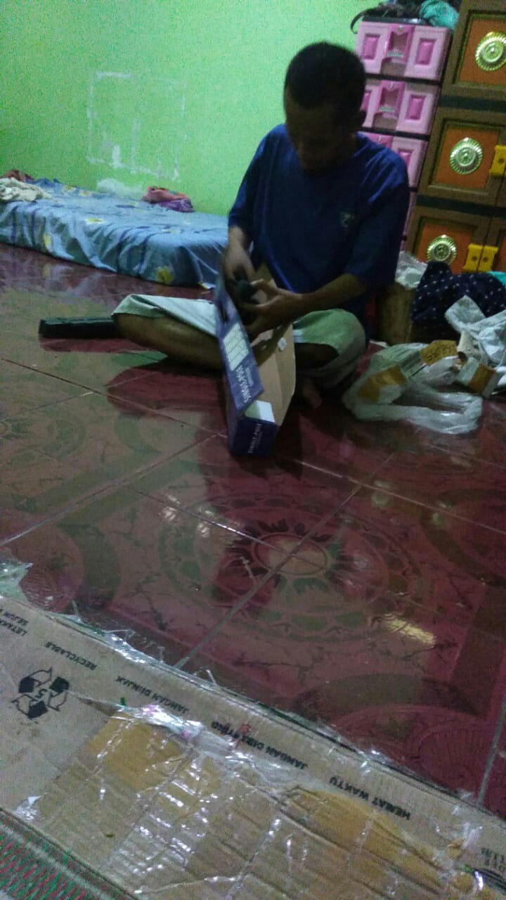 Stand Hanger Single Pole + 4 Roda