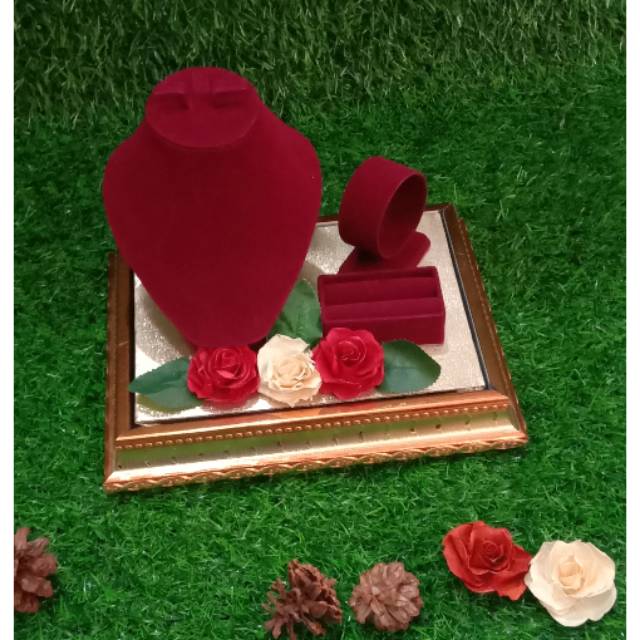 Tempat Cincin Hantaran Dengan Alas Frame Dengan Tutup Mika