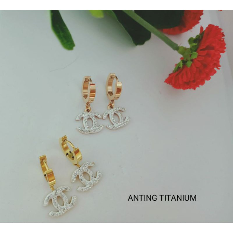 Fourfashion Anting Titanium Wanita Chennel Full permata Kekinian