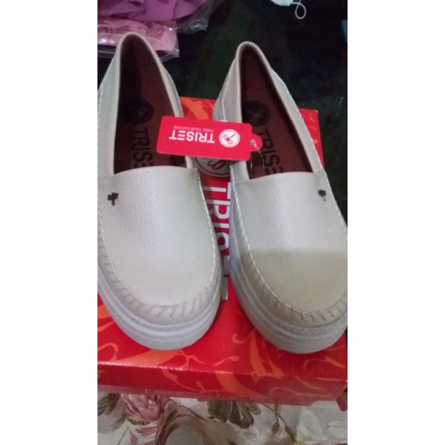 Preloved Sepatu Triset
