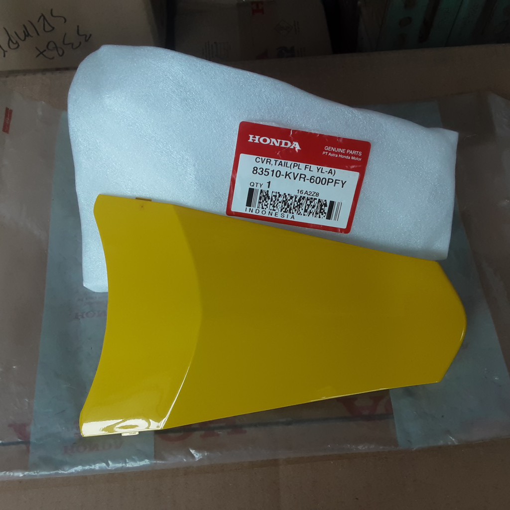 83510KVR600PFY COVER SAMBUNGAN BODY BELAKANG REVO 100 KARBU ORIGINAL asli AHM Honda