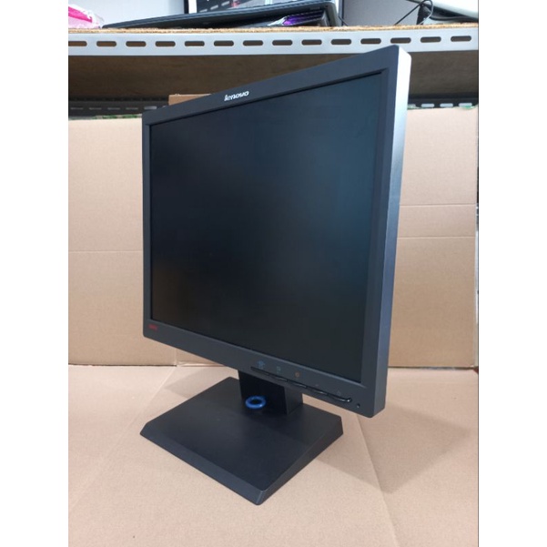 Monitor LCD Lenovo 17 inci Kotak