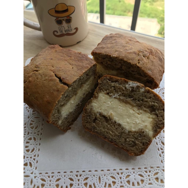 

Cinnamon Banana Bread with Cream Cheese / Roti Pisang Kayu Manis Krim Keju