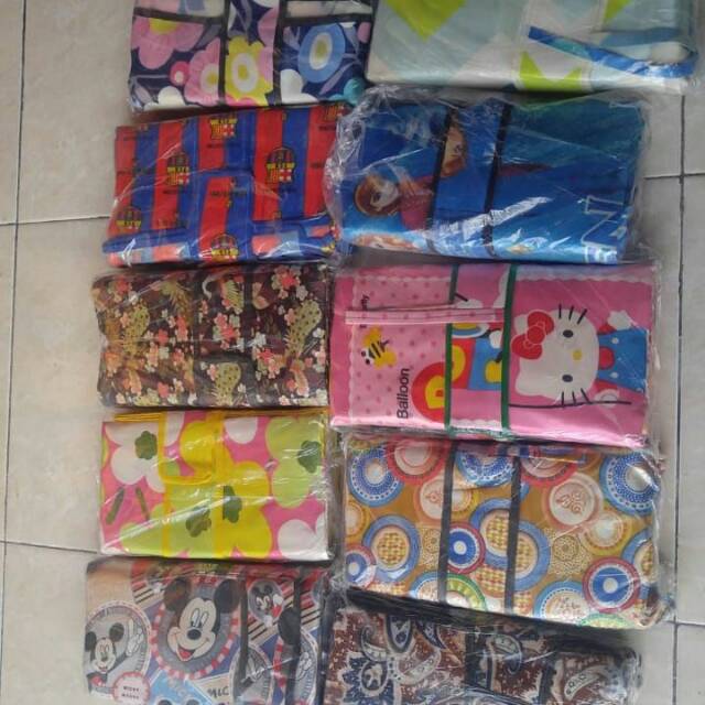 TIKAR LIPAT PIKNIK ANTI AIR BERKARAKTER/MOTIF
