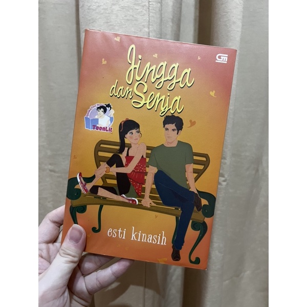 [NOVEL] Jingga dan Senja by Esti Kinasih