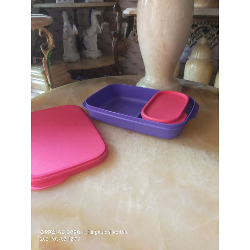 Tempat makan tupperware
