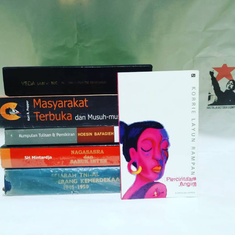 Korrie Layun Rampan Upacara Bulan / Perhiasan matahari / Wanita di Jantung Jakarta / Asal-usul Api /