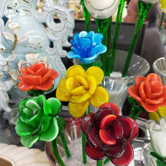 Bunga kristal mawar mekar