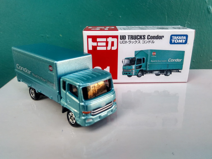 Tomica No 31 UD Condor Truck Diecast miniatur truk box cocok untuk souvenir/hadiah