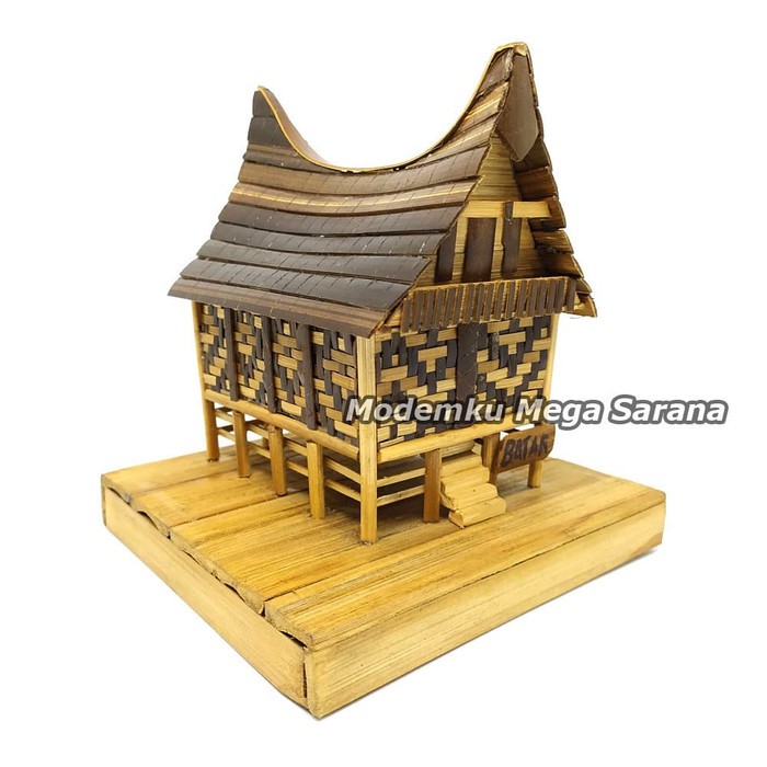 Miniatur Rumah Adat Batak Toba Dari Bambu