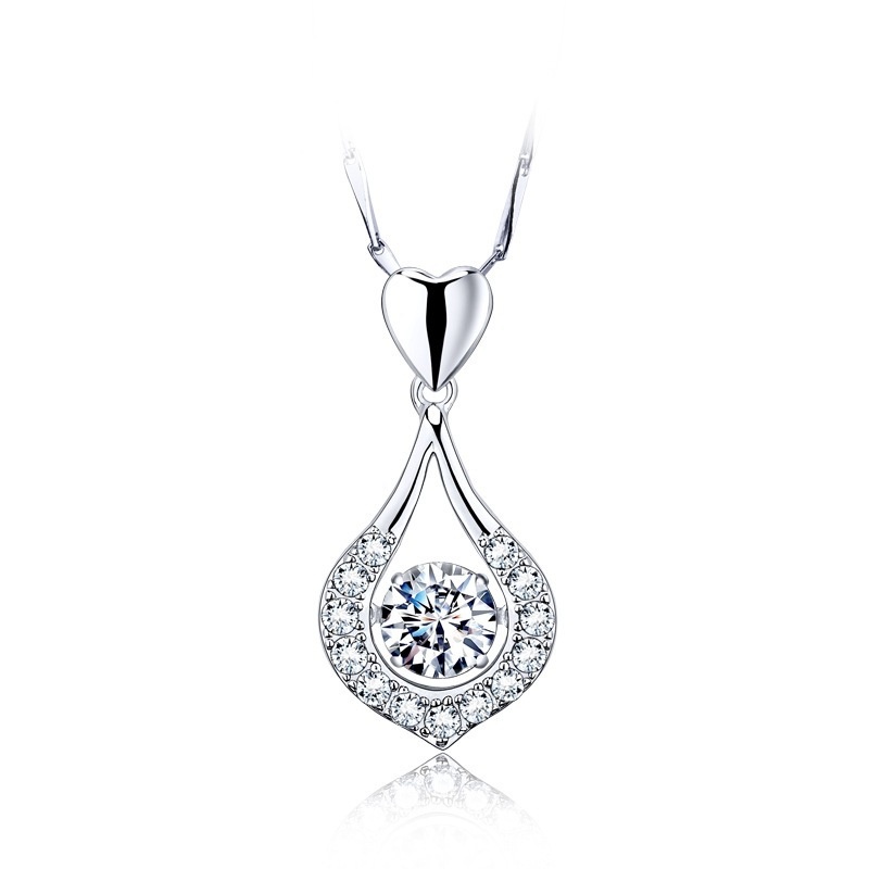 [Ready Stock]Fashion Inlaid Moissanite Heart Pendant Elegant Necklace