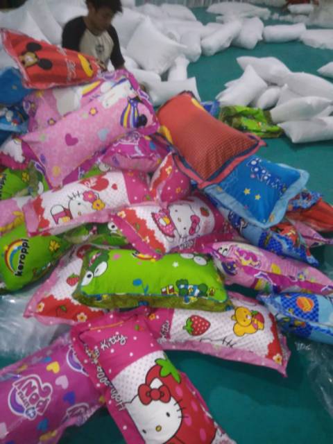 Bantal cinta imut../mini brendis.. ukuran 58x28 super lembut