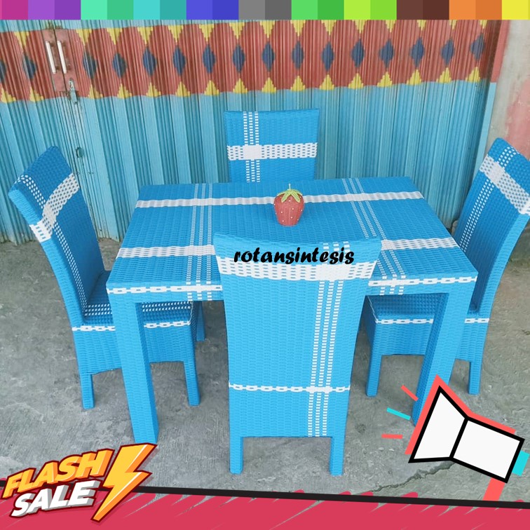 Set Meja Makan Kursi 4 Anyaman Rotan Sintetis Warna Warni Plus Jok Busa