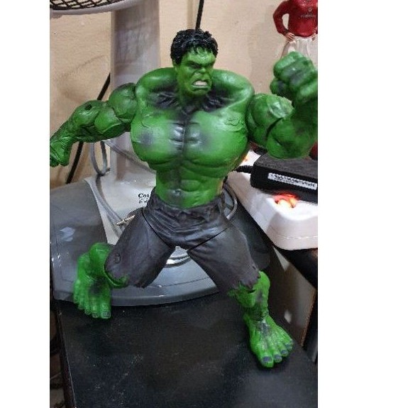 HULK ACTION FIGURE
