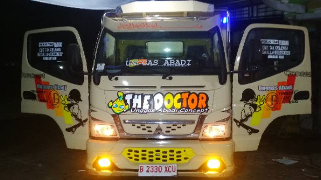 Cutting stiker custom mobil motor