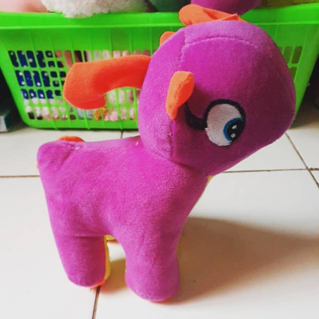 Boneka unicorn ungu