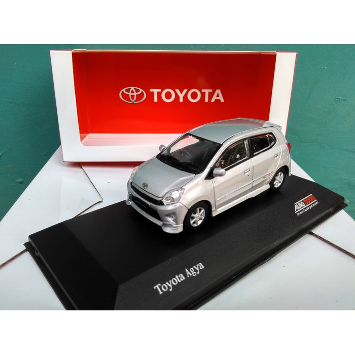 Diecast Toyota Agya Miniatur Mobil Paper box toyota Auto2000 1:43 harga murah
