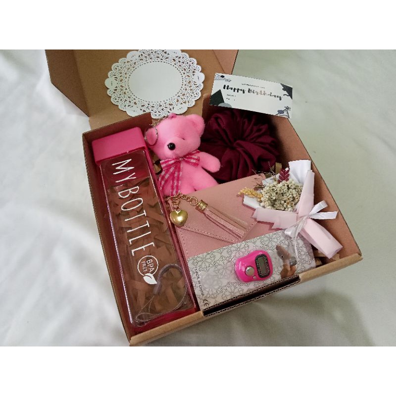 

Hampers Ulang Tahun/ Gift box/ Gift Birthday/ Kado Cewek