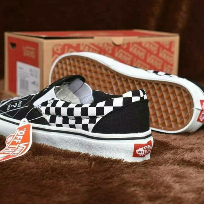 KUALITAS TERBAIK SEPATU PRIA VANS SLIP ON MOTIF .PREMIUM ORIGINAL MURAH KEKINIAN