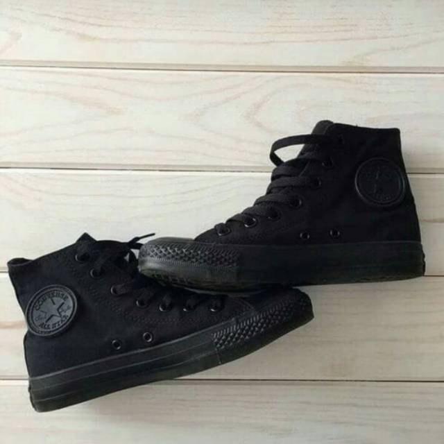 Sepatu converse full black high