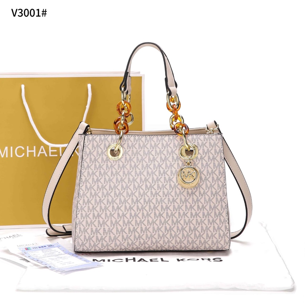 Shoulder Bag Gold Hardware V3001