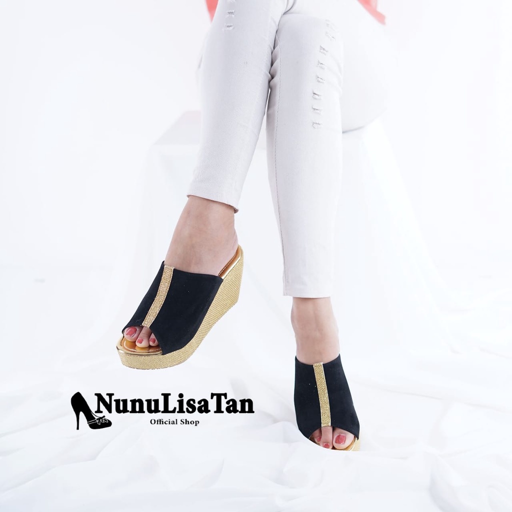 NunuLisaTan - Sepatu Hak 7cm Wedges Wanita HITAM STRIP GOLD