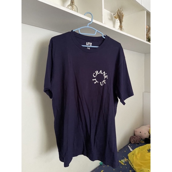 kaos uniqlo preloved