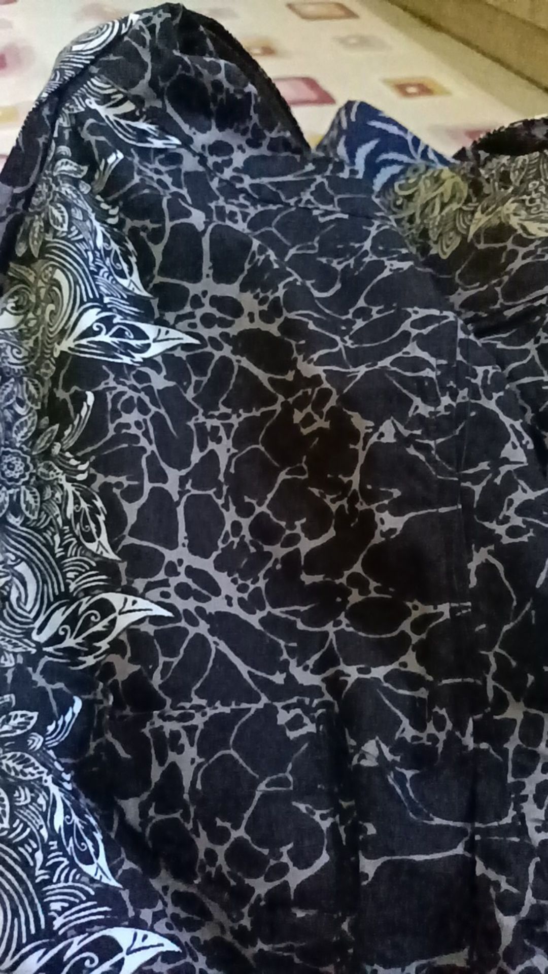 Kemeja Batik Pria Salice Paolo Panjang Reguler Motif Vivaldi Klasik Marun Hitam