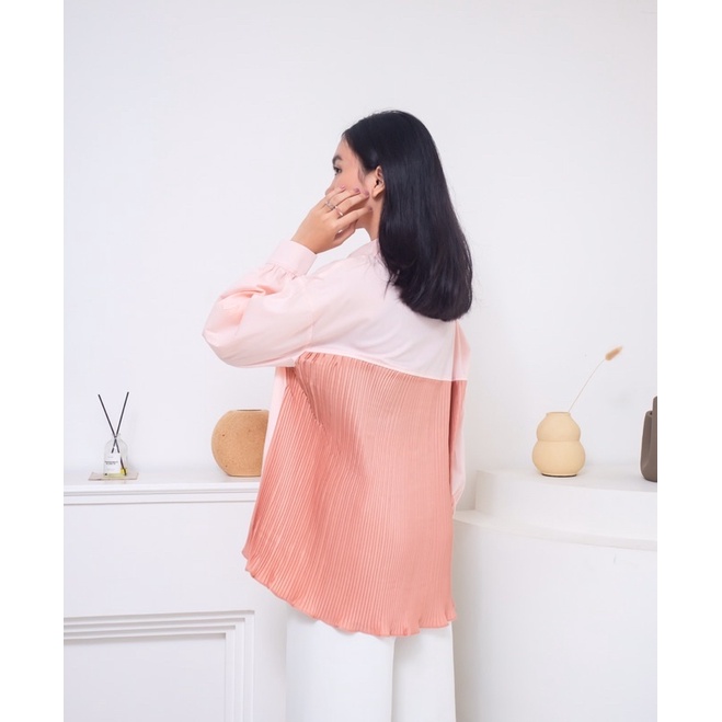 Kemeja Plisket Wanita - Alana Shirt