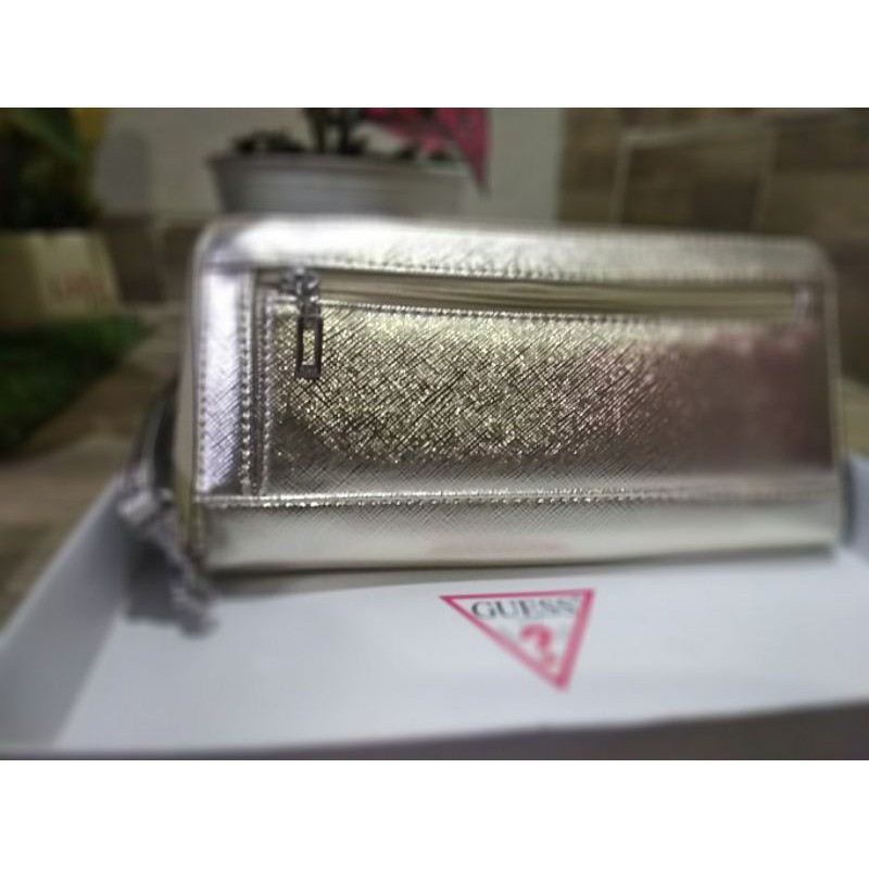 Dompet Guess