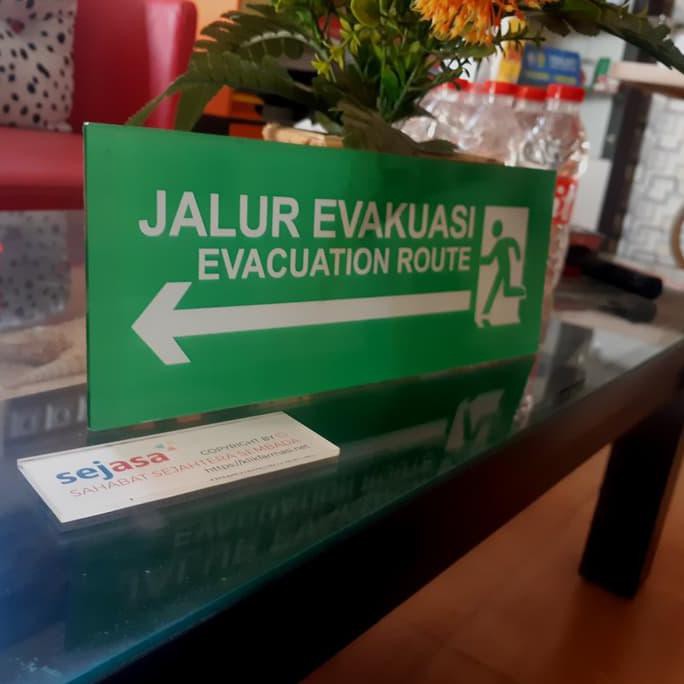 

Akrilik Tanda Jalur Evakuasi MURAH