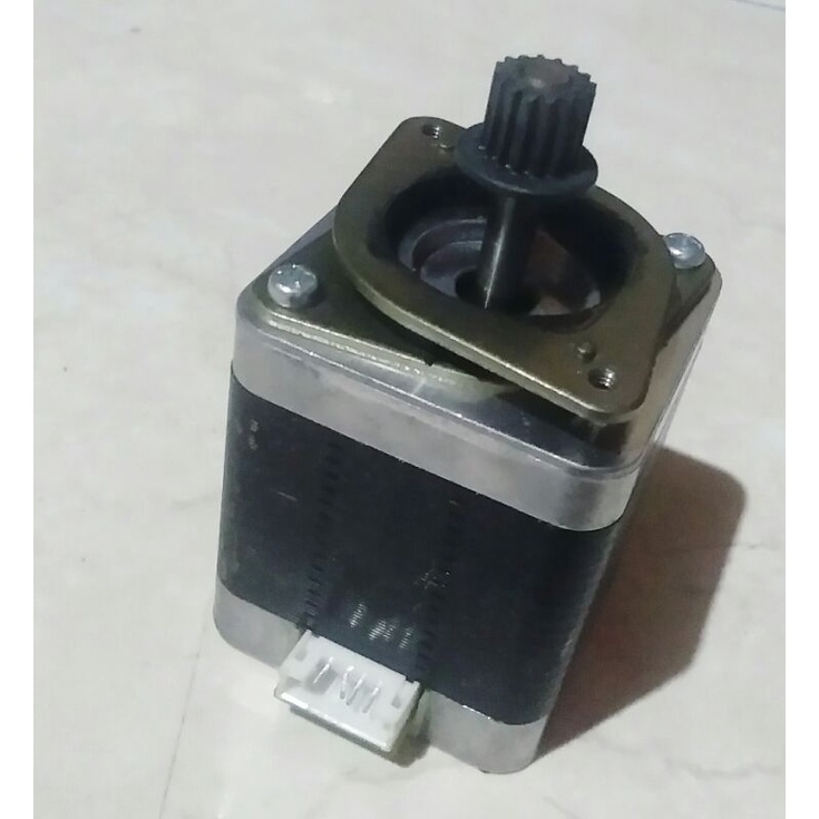 motor stepper type 17PM - J442 - P1VS - 3,78V - 1,4A ORIGINAL