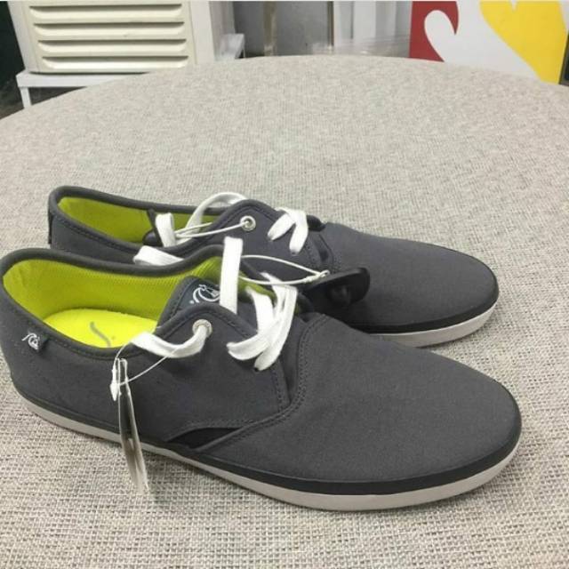 Sepatu Quiksilver Sneakers Size 41