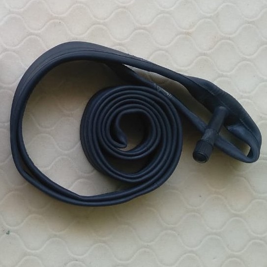 Ban dalam 20 1 3/8 CST pentil AV besar motor