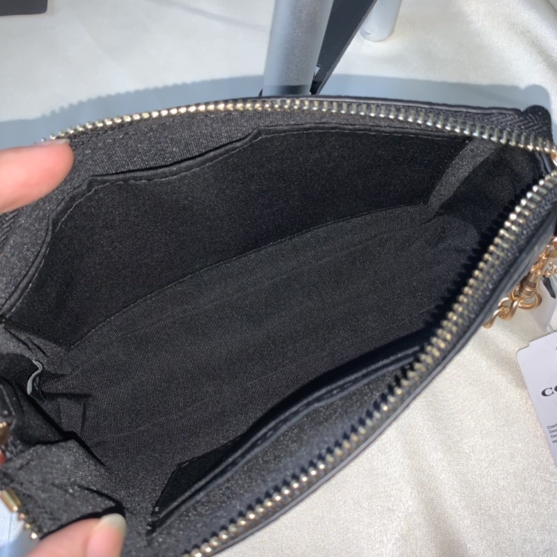 CH Large Wristlet 19 In Signature Leather (F67567)