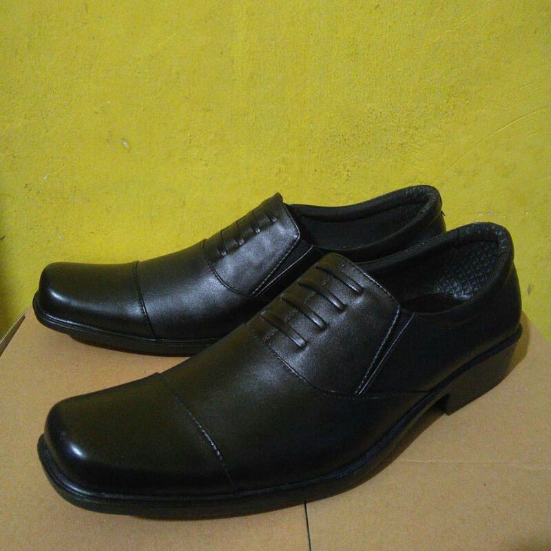 Sepatu Pentofel Kulit Sukaregang Garut