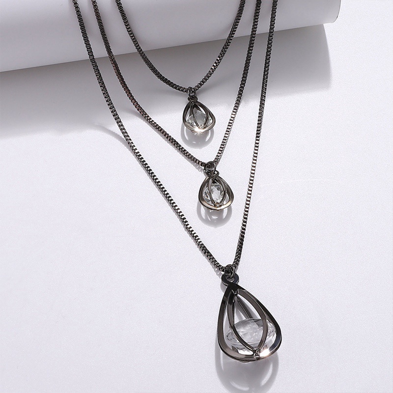 Set Kalung Choker Rantai Multilayer Liontin Hati Rumbai Panjang Warna Emas Gaya Punk Untuk Wanita Charms