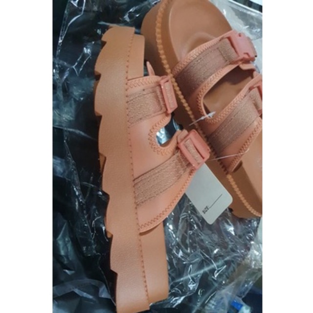 Sandal Platform Gesper 238